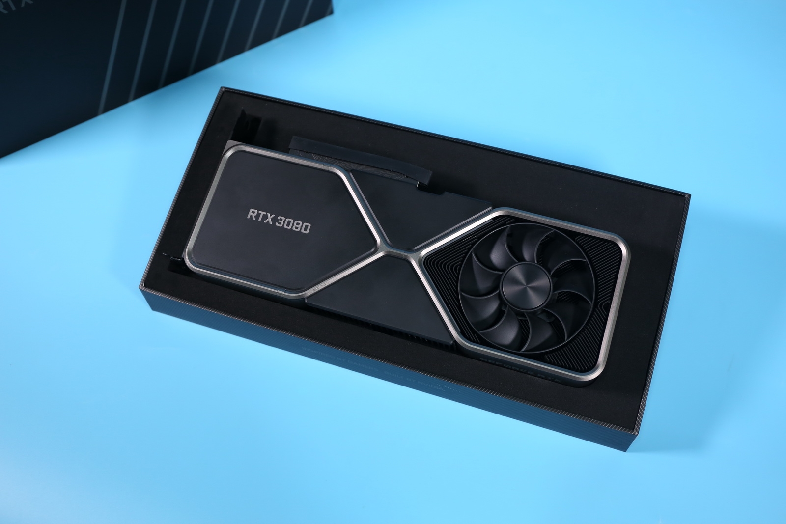 奇货可居!RTX3080上市秒空  美国用户提前两天排队都买不到插图2 RTX3080上市被秒抢完 美国用户提前两天排队都买不到