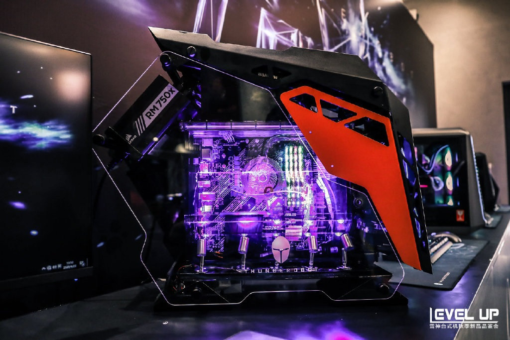 雷神发布全球首款浸没式液冷PC游戏主机：可零下70度运行