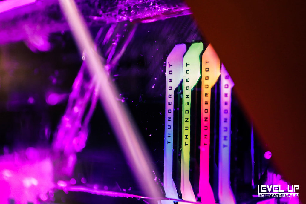 雷神发布全球首款浸没式液冷PC游戏主机：可零下70度运行