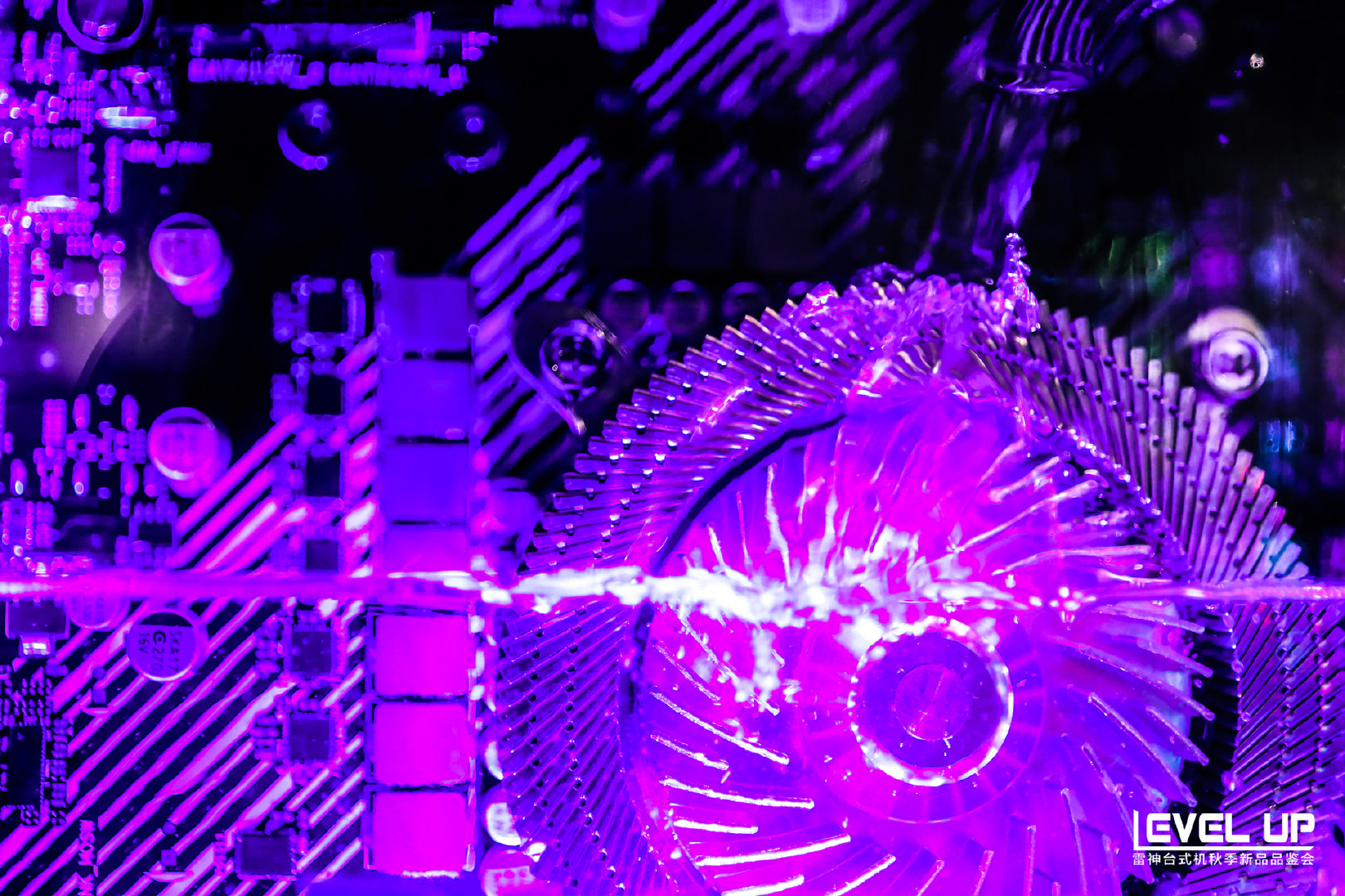 雷神发布全球首款浸没式液冷PC游戏主机：可零下70度运行