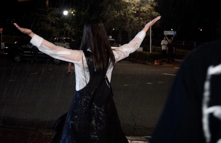 电影《小说之神》大量新剧照 桥本环奈雨后湿身照在列