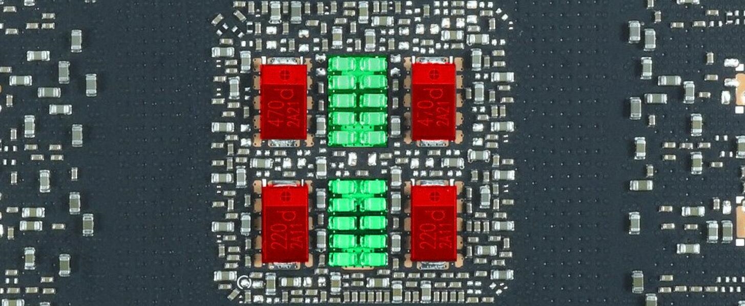 RTX3080/90玩游戏崩溃原因 或与芯片背面的电容有关插图1 RTX3080/90玩游戏崩溃原因 或与芯片背面的电容有关