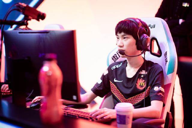 LOL：Perkz口嗨左手，他会成为世界赛笑话，LPL被高估