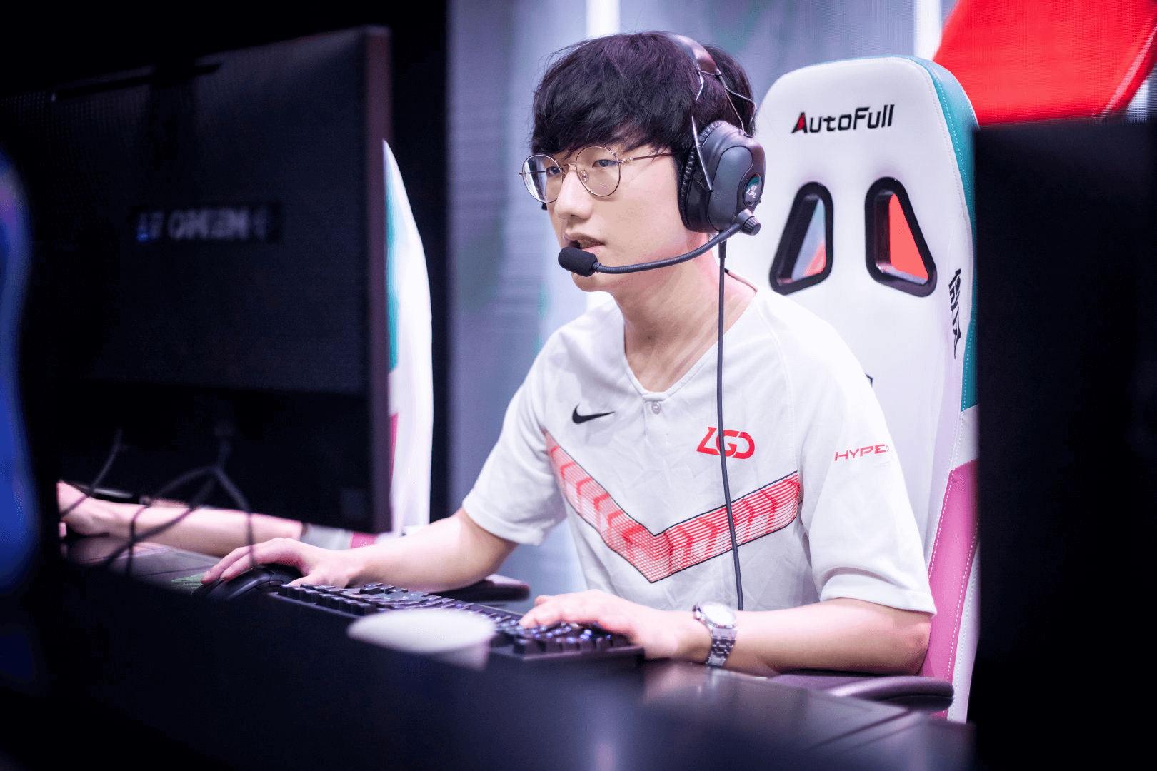 被强制安排活动，小花生吐槽官方：我是去打世界赛，不是去拍摄的