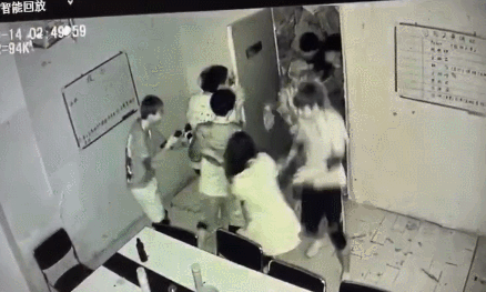 选手休赛期都在干嘛？小明小虎领队，JKL加入一起玩密室