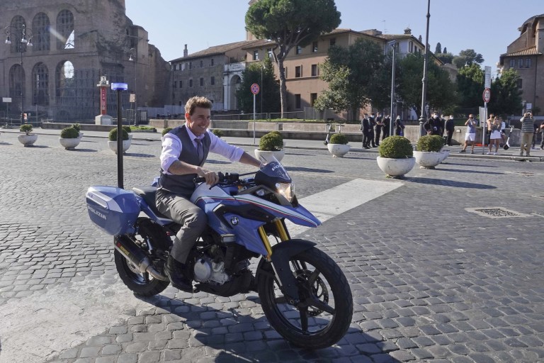 《碟中谍7》新片场照 年近6旬阿汤哥略显老态