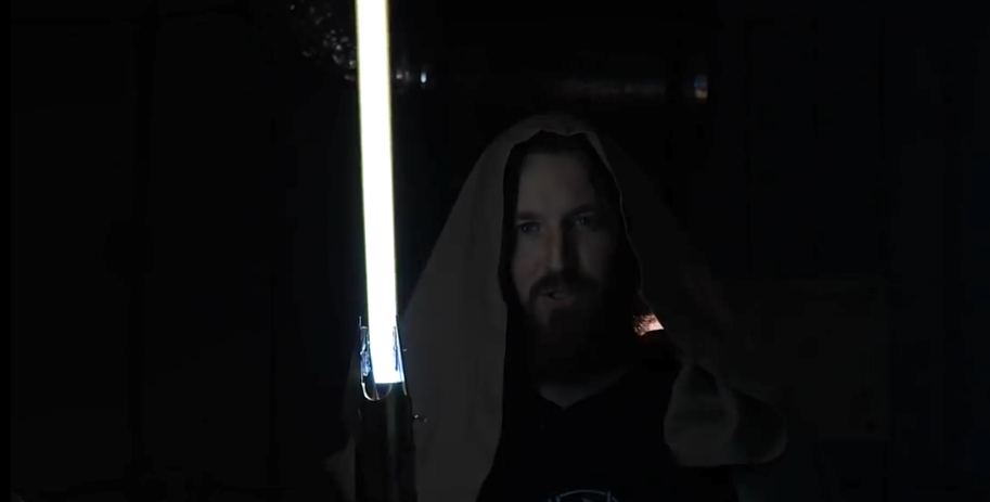 高玩打造最接近版《星战》光剑 4000度高温极度危险