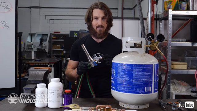 高玩打造最接近版《星战》光剑 4000度高温极度危险