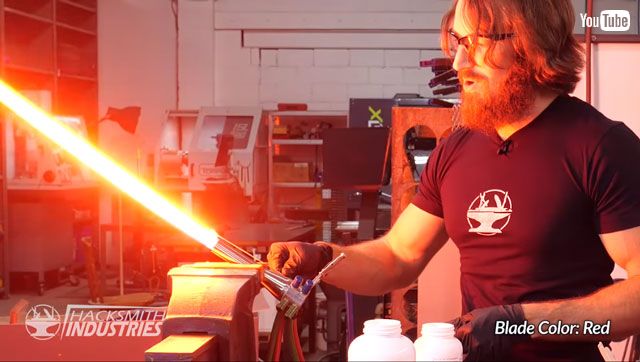 高玩打造最接近版《星战》光剑 4000度高温极度危险