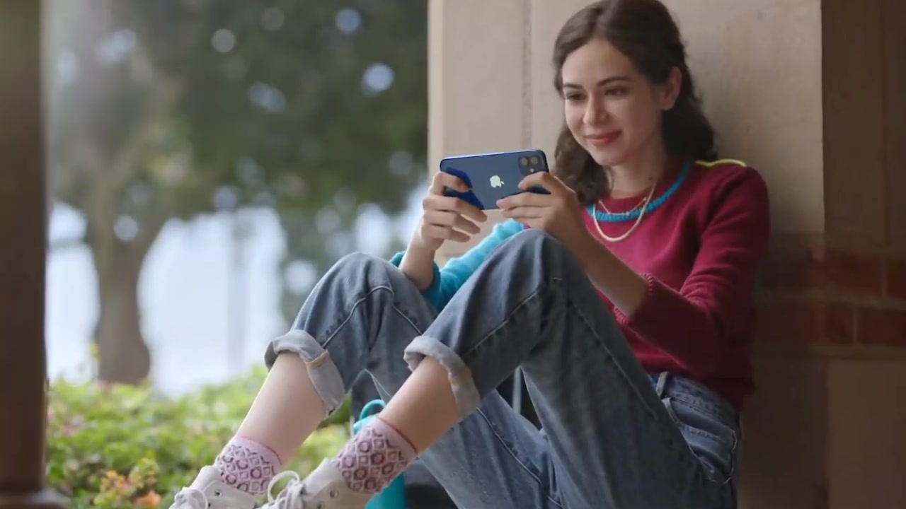 苹果官方公布iPhone12《英雄联盟》手游版演示