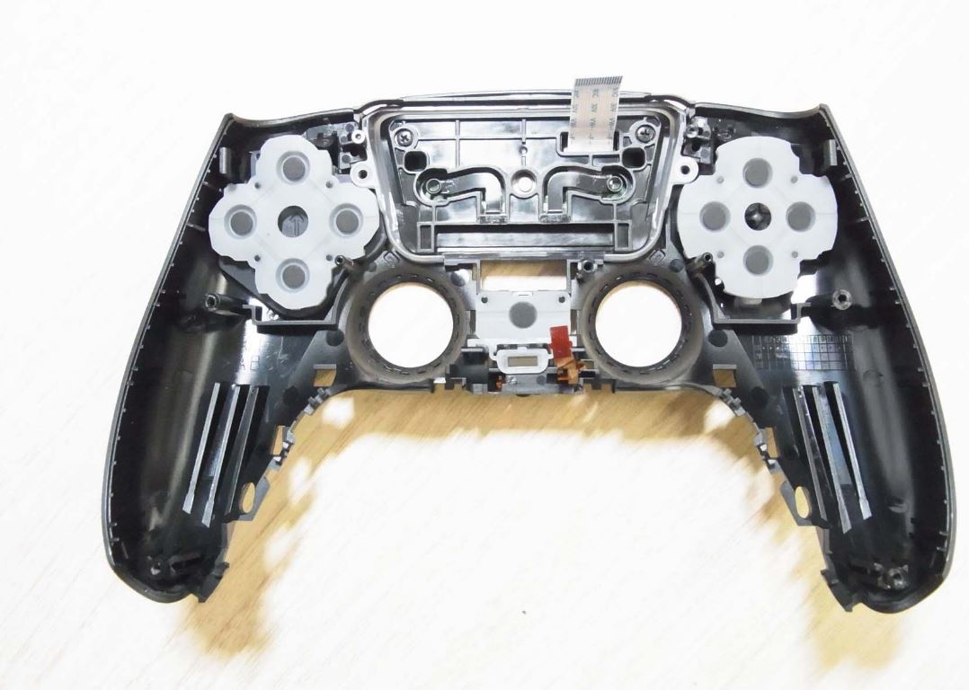 PS5手柄拆机照曝光 内部芯片及布线情况公开