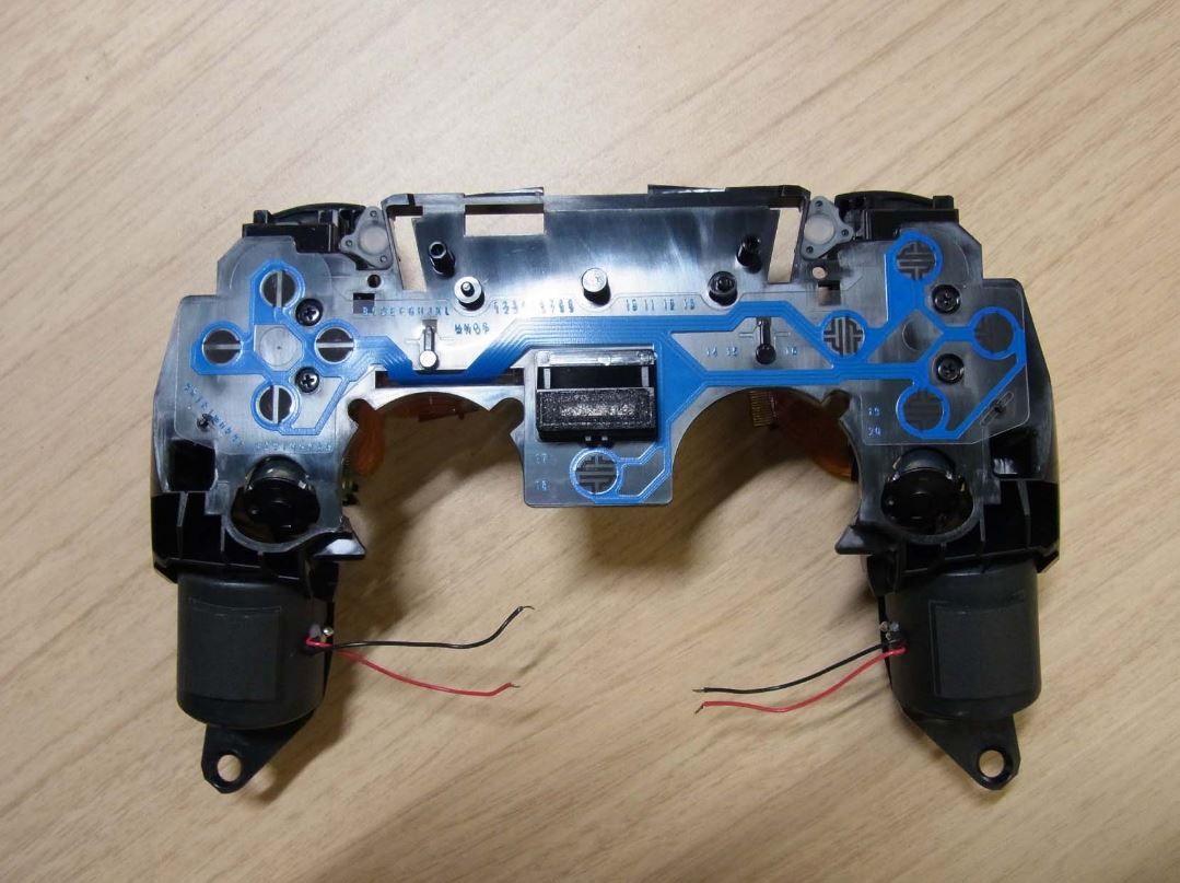 PS5手柄拆机照曝光 内部芯片及布线情况公开