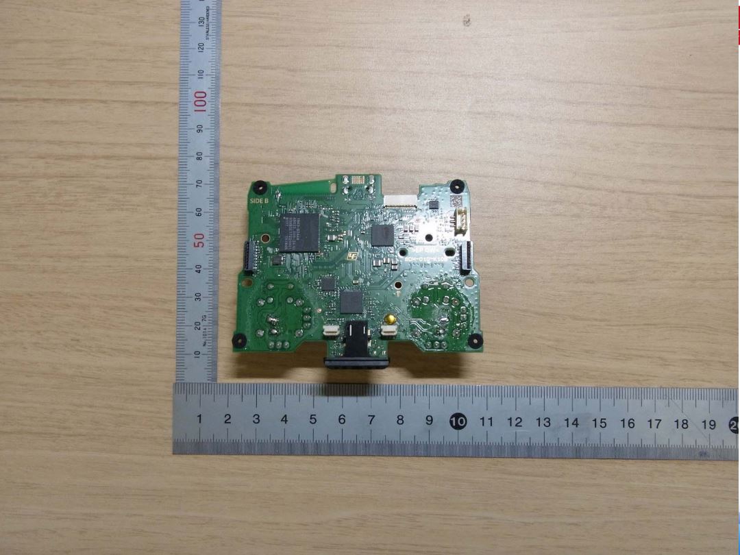 PS5手柄拆机照曝光 内部芯片及布线情况公开