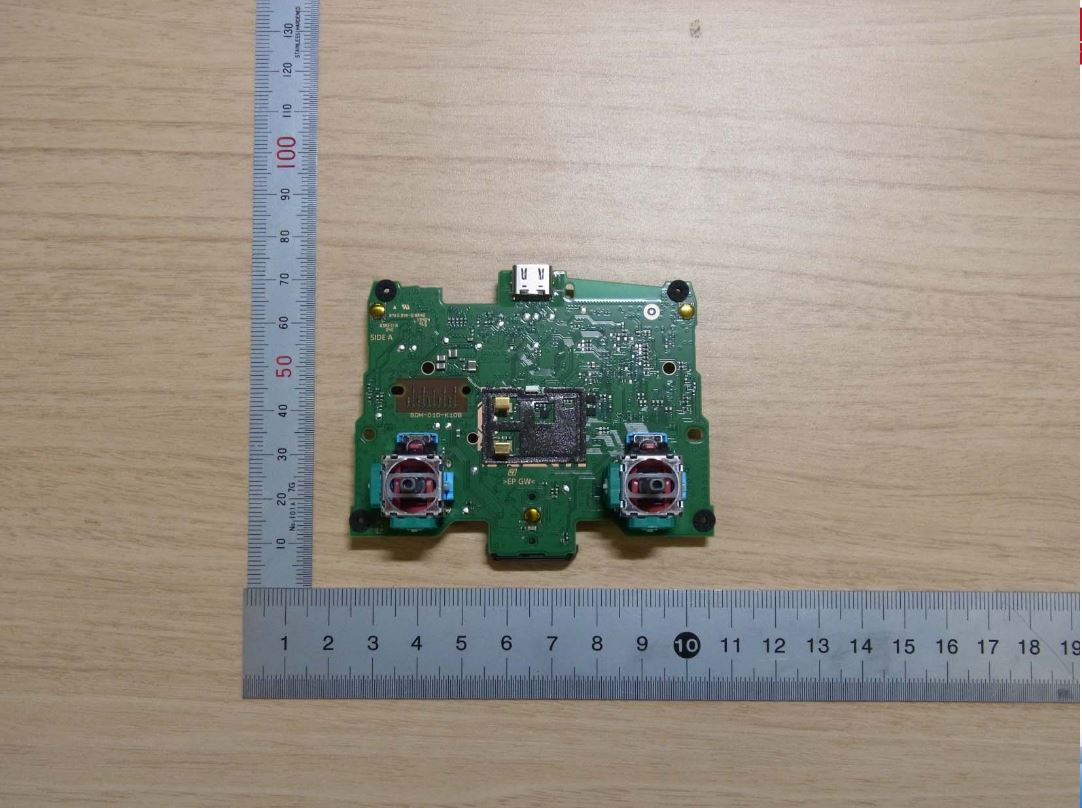 PS5手柄拆机照曝光 内部芯片及布线情况公开