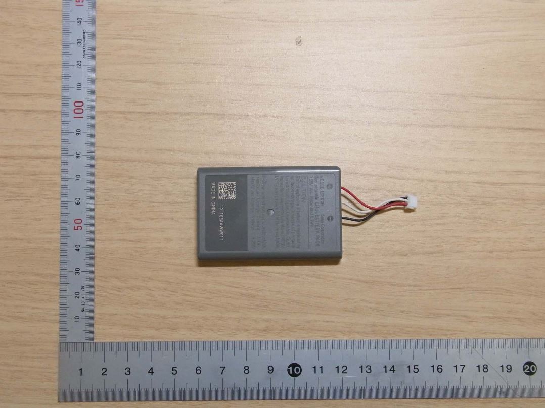 PS5手柄拆机照曝光 内部芯片及布线情况公开