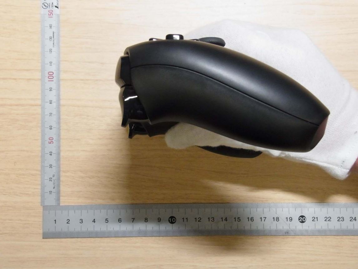 PS5手柄拆机照曝光 内部芯片及布线情况公开