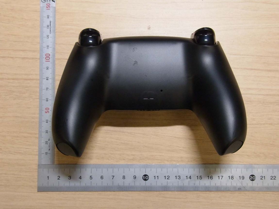 PS5手柄拆机照曝光 内部芯片及布线情况公开