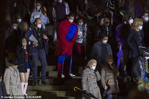 新《蝙蝠侠》一大波新片场照 有人cos超人和神奇女侠