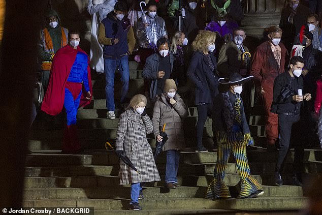 新《蝙蝠侠》一大波新片场照 有人cos超人和神奇女侠