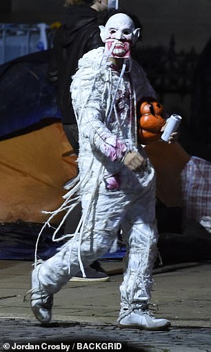 新《蝙蝠侠》一大波新片场照 有人cos超人和神奇女侠