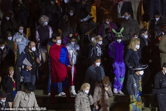 新《蝙蝠侠》一大波新片场照 有人cos超人和神奇女侠