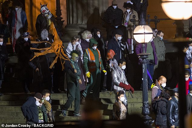 新《蝙蝠侠》一大波新片场照 有人cos超人和神奇女侠