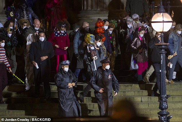 新《蝙蝠侠》一大波新片场照 有人cos超人和神奇女侠