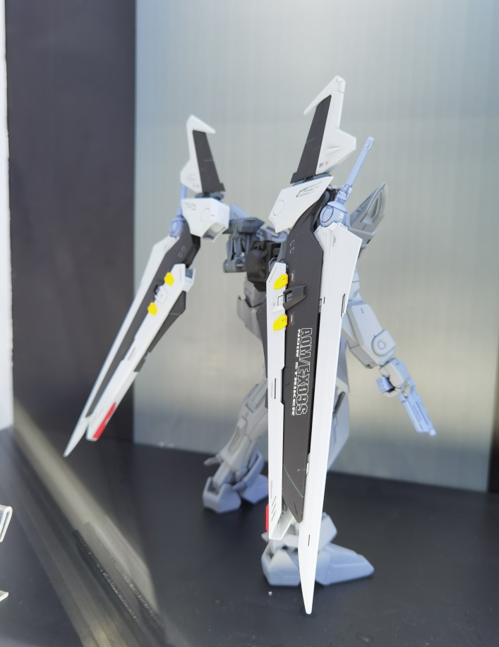 万代11月1日上线 MG 1/100 中国红空战型突击高达+全装备套装 售价1150元