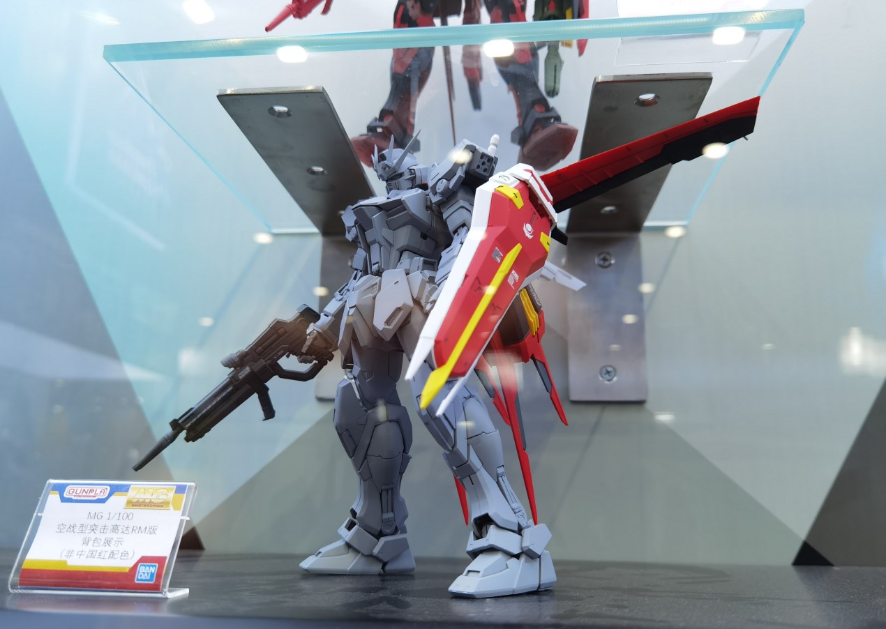 万代11月1日上线 MG 1/100 中国红空战型突击高达+全装备套装 售价1150元