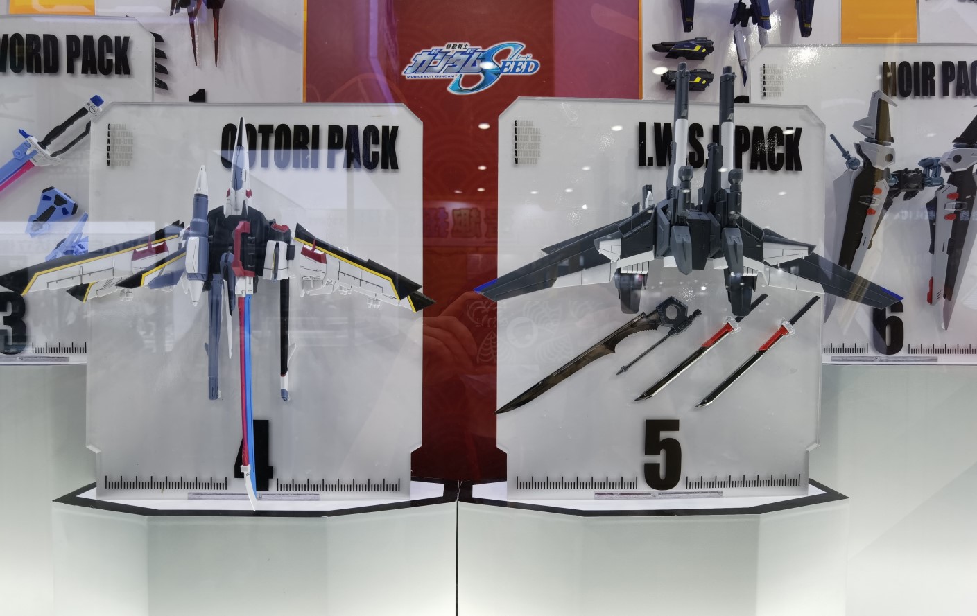 万代11月1日上线 MG 1/100 中国红空战型突击高达+全装备套装 售价1150元