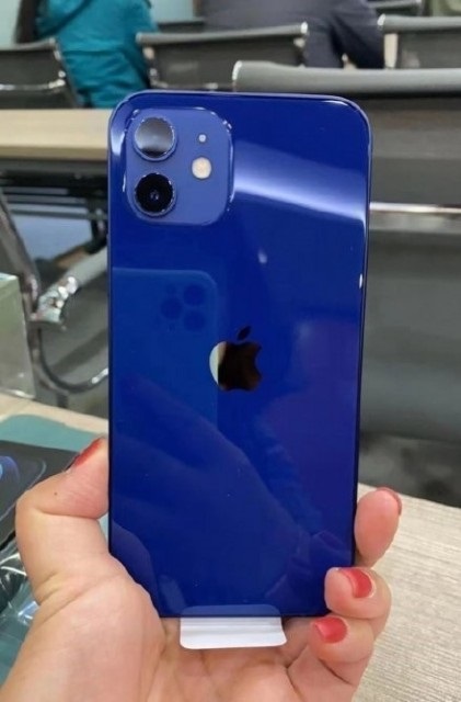 iphone12 蓝色版引发热议:像山寨机插图1 苹果iPhone 12蓝色版上热搜 网友质疑其质感不足