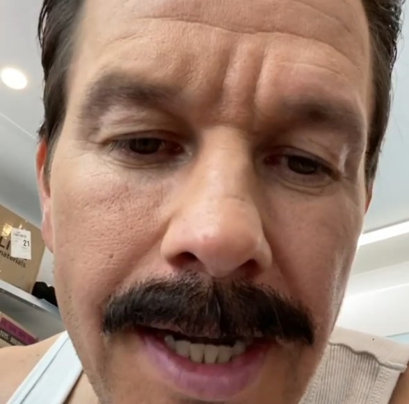 马克·沃尔伯格公布《神秘海域》电影苏利文造型照