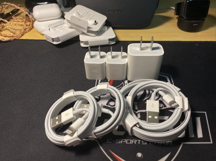 苹果:不光耳机和充电器 以后数据线也不送了!插图 去掉耳机和充电器 以后数据线苹果也不会送了!