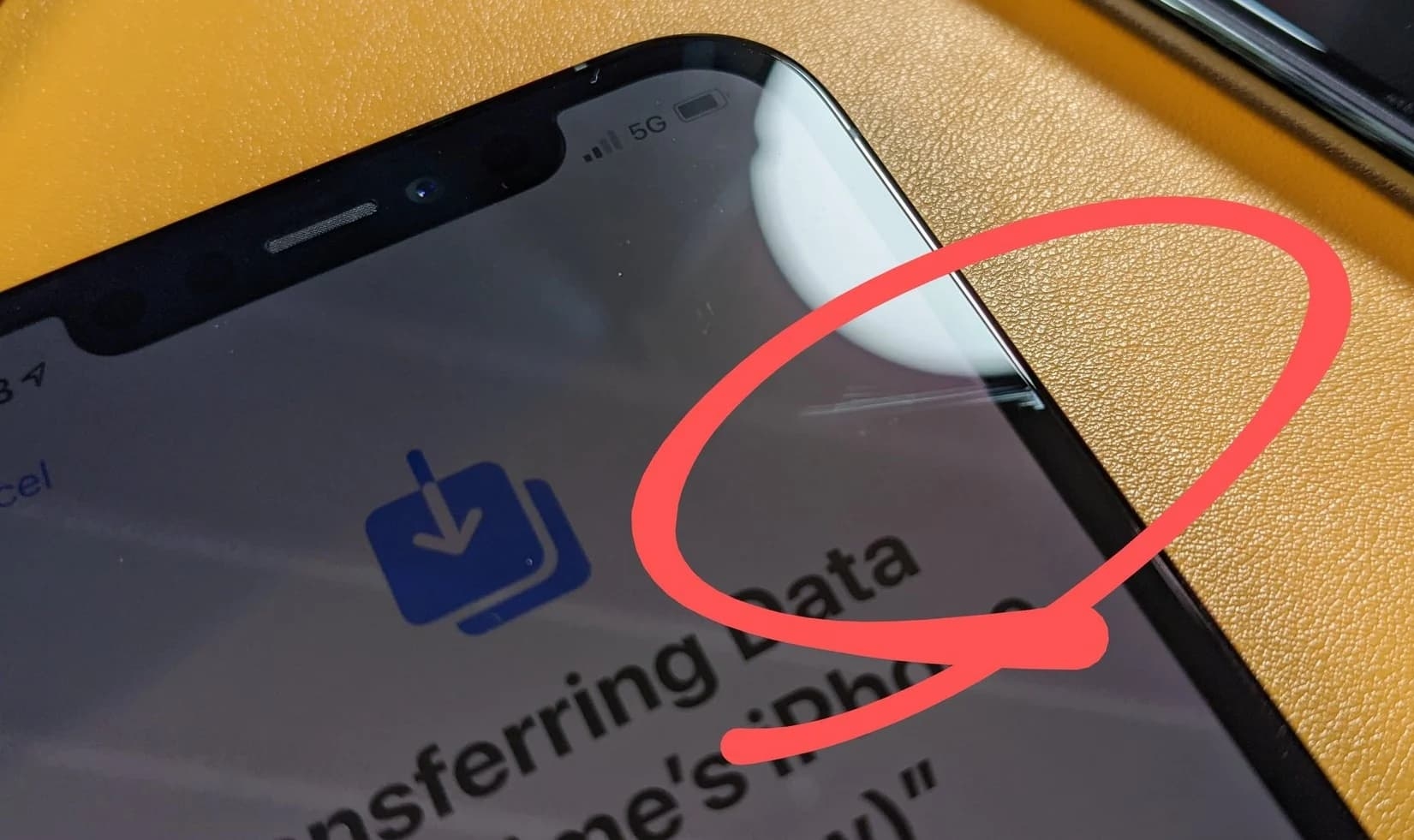 苹果iPhone 12到货才三天 屏幕上就有划痕了