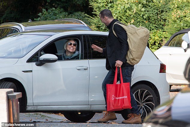 基努·里维斯《黑客帝国4》新造型：长发变圆寸