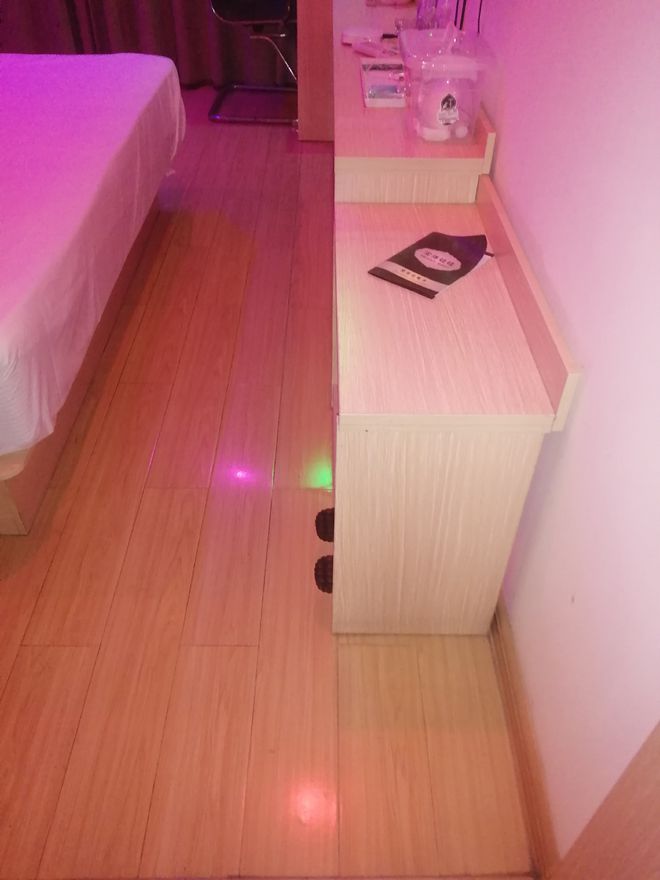 南宁硅胶娃娃体验馆店主:主要客源是打工者,体验价百元起插图2 房间环境。受访者供图