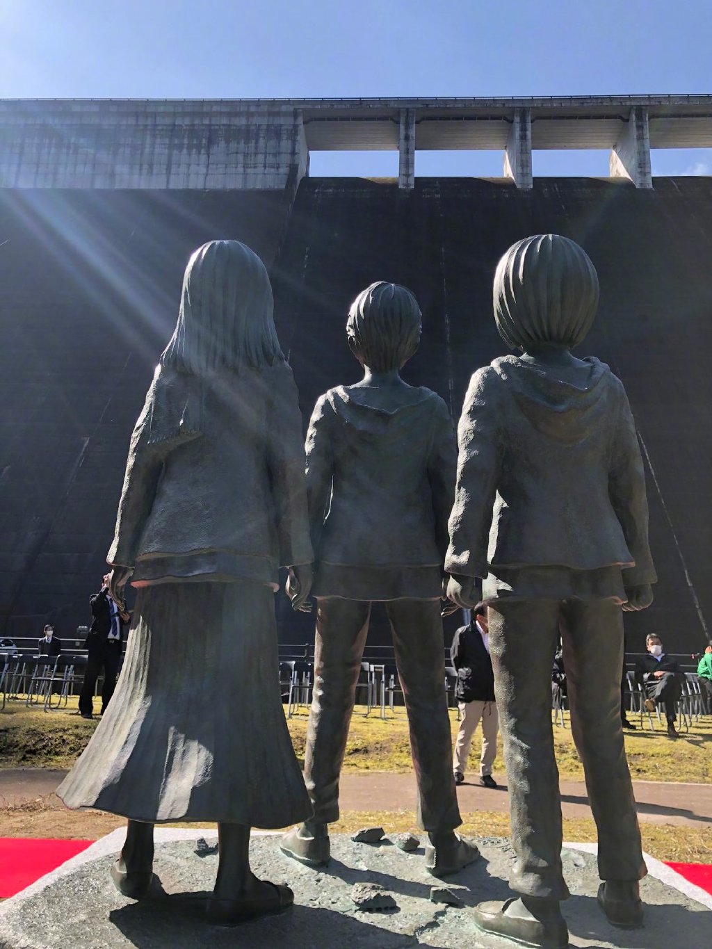 日本进击的巨人铜像揭幕仪式中谏山创透露：「进击的巨人还剩1%~2%完结」 ​​​​