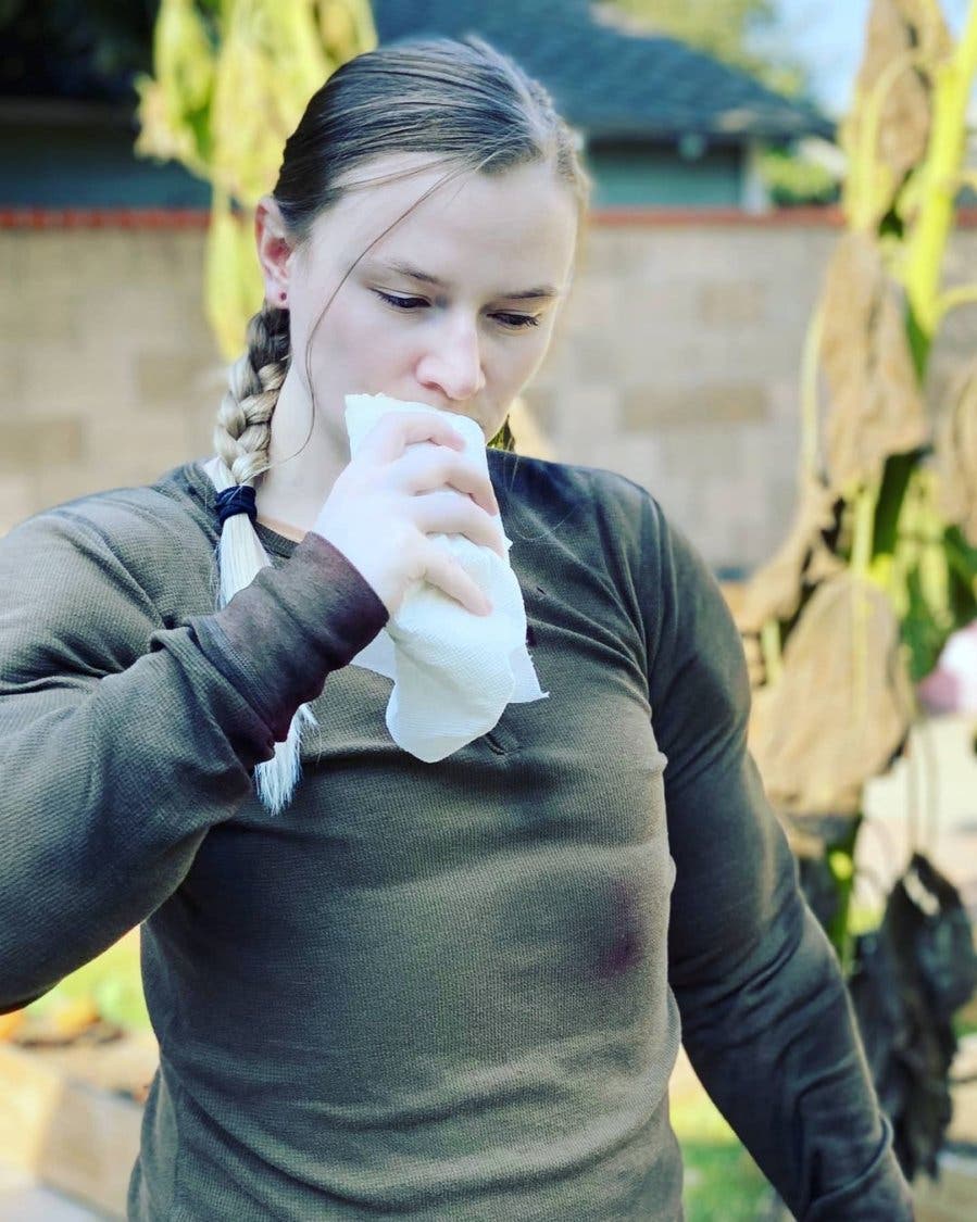 《最后的生还者2》埃比脸模亲自cos埃比 还原金刚芭比