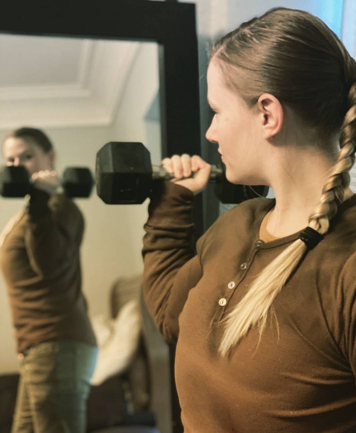 《最后的生还者2》埃比脸模亲自cos埃比 还原金刚芭比