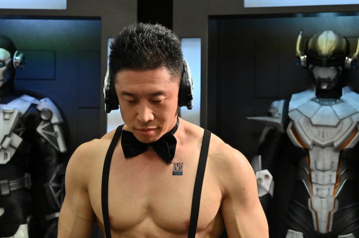 《假面骑士零一》特摄电影新角色剧照 裸男大叔出演