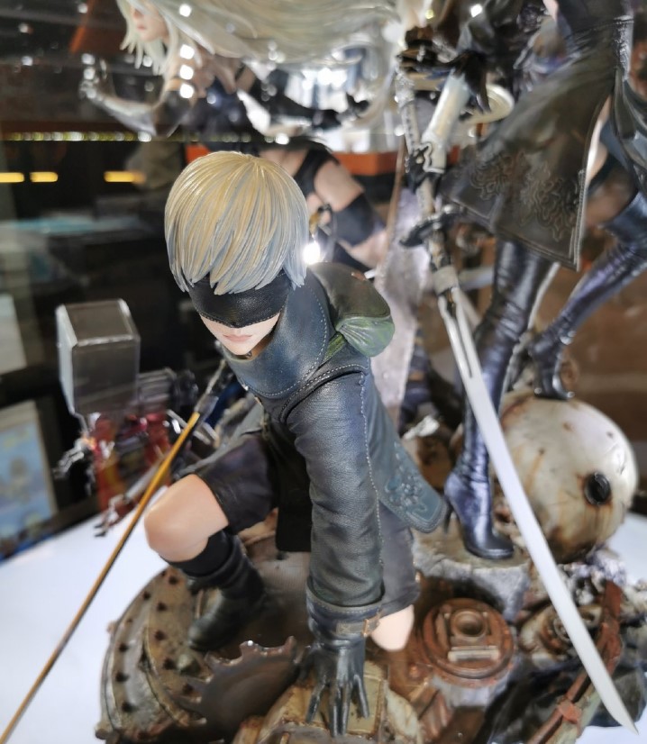 SE与PRIME1STUDIO 推出的《尼尔：机械纪元》雕像现场图