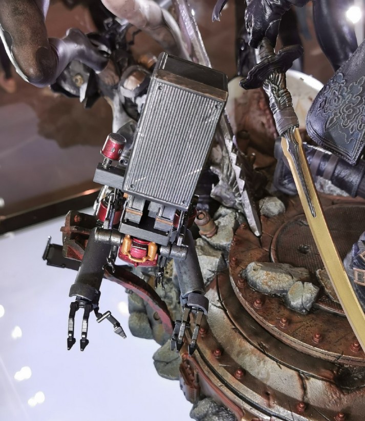 SE与PRIME1STUDIO 推出的《尼尔：机械纪元》雕像现场图