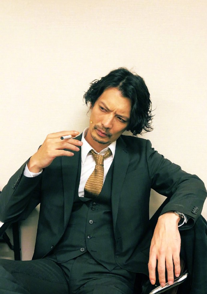 演员窪寺昭13日自杀身亡，曾出演刀剑乱舞、高达00、阿松等舞台剧