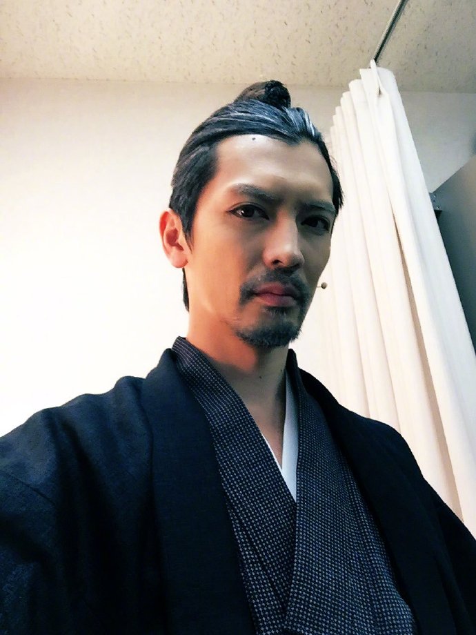 演员窪寺昭13日自杀身亡，曾出演刀剑乱舞、高达00、阿松等舞台剧