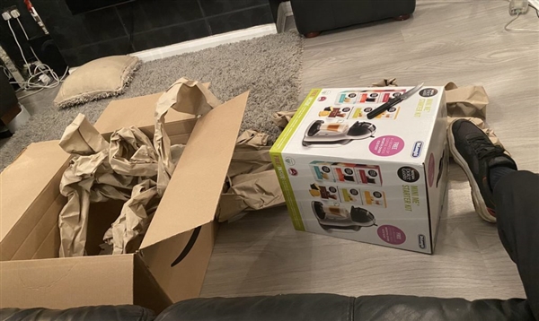 PS5太火被盯上了!智利运输车被抢劫,亚马逊快递被调包插图3 国外网友网购索尼PS5中招:拆开包装后血亏 纷纷被掉包