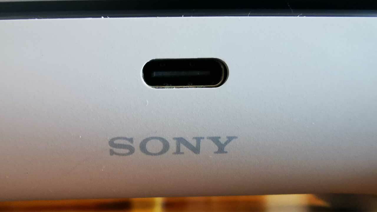 PS5手柄SONY LOGO未居中,逼死大批强迫症插图1 逼死强迫症 PS5手柄上索尼LOGO的位置有点歪