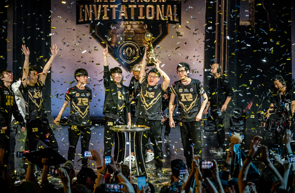 RNG下赛季大变动，WeiWei正式加盟，小龙堡被丢到RW