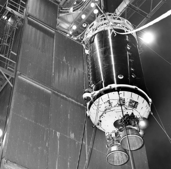 一个神秘天体擦着地球飞过：谁也不知道是什么