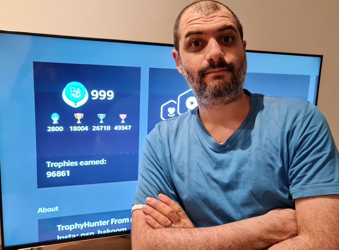 沙特肝帝白金奖杯达2800个：人生应该忠于自我