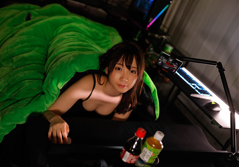 宅男游戏毛毯“Wata Tank”日本开售，“伊织萌”担任模特